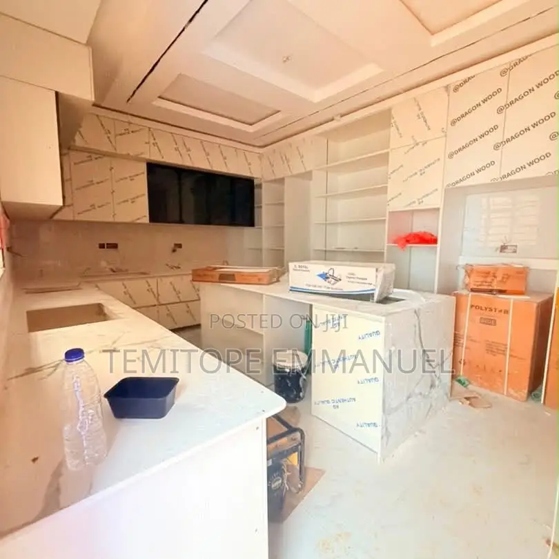 Furnished 5bdrm Duplex in GRA Phase 1 for sale