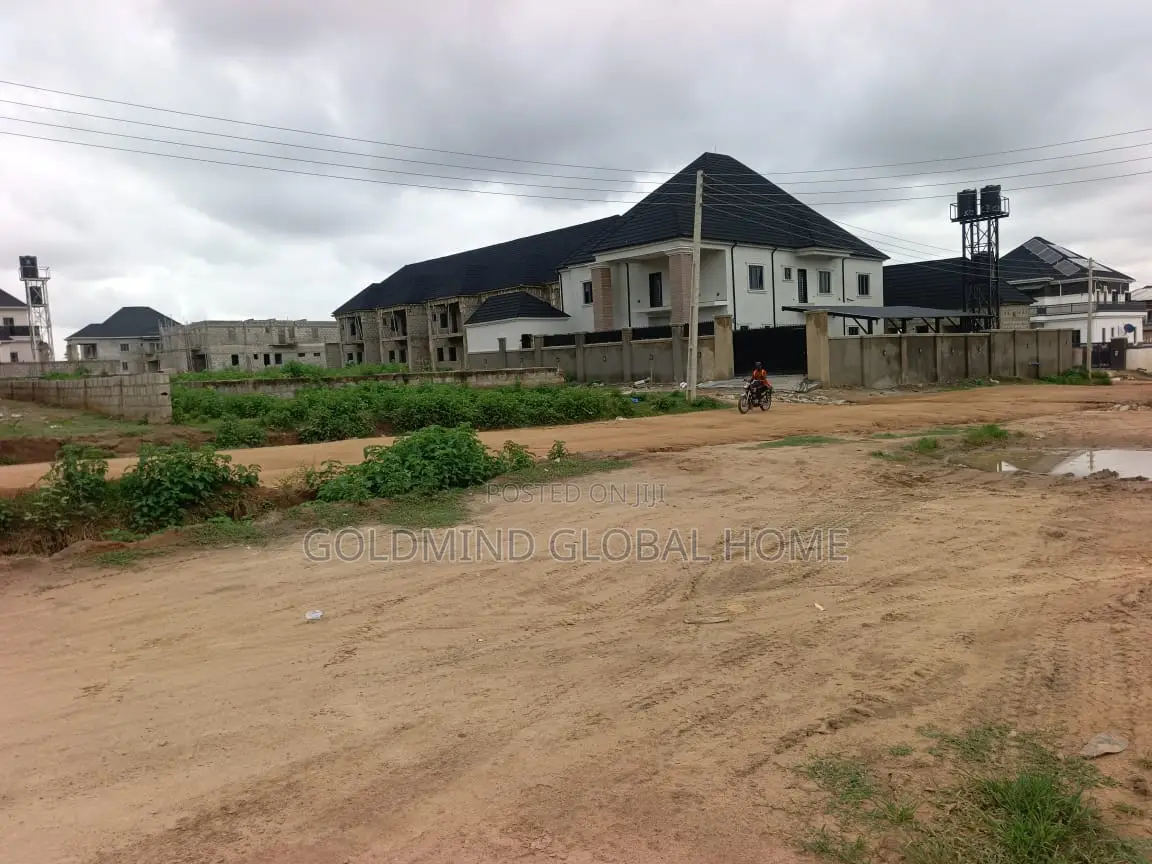 5bdrm Duplex in Lugbe District., FHA for sale