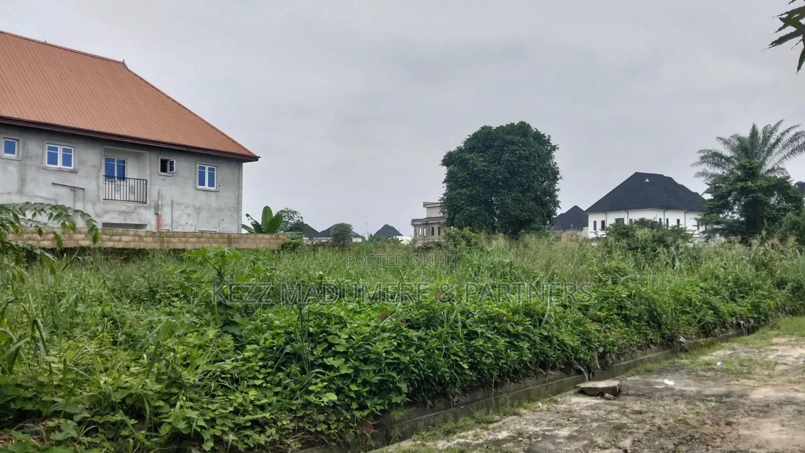 For Sale : 1 1⁄2 Plots at Sars Road Port Harcourt