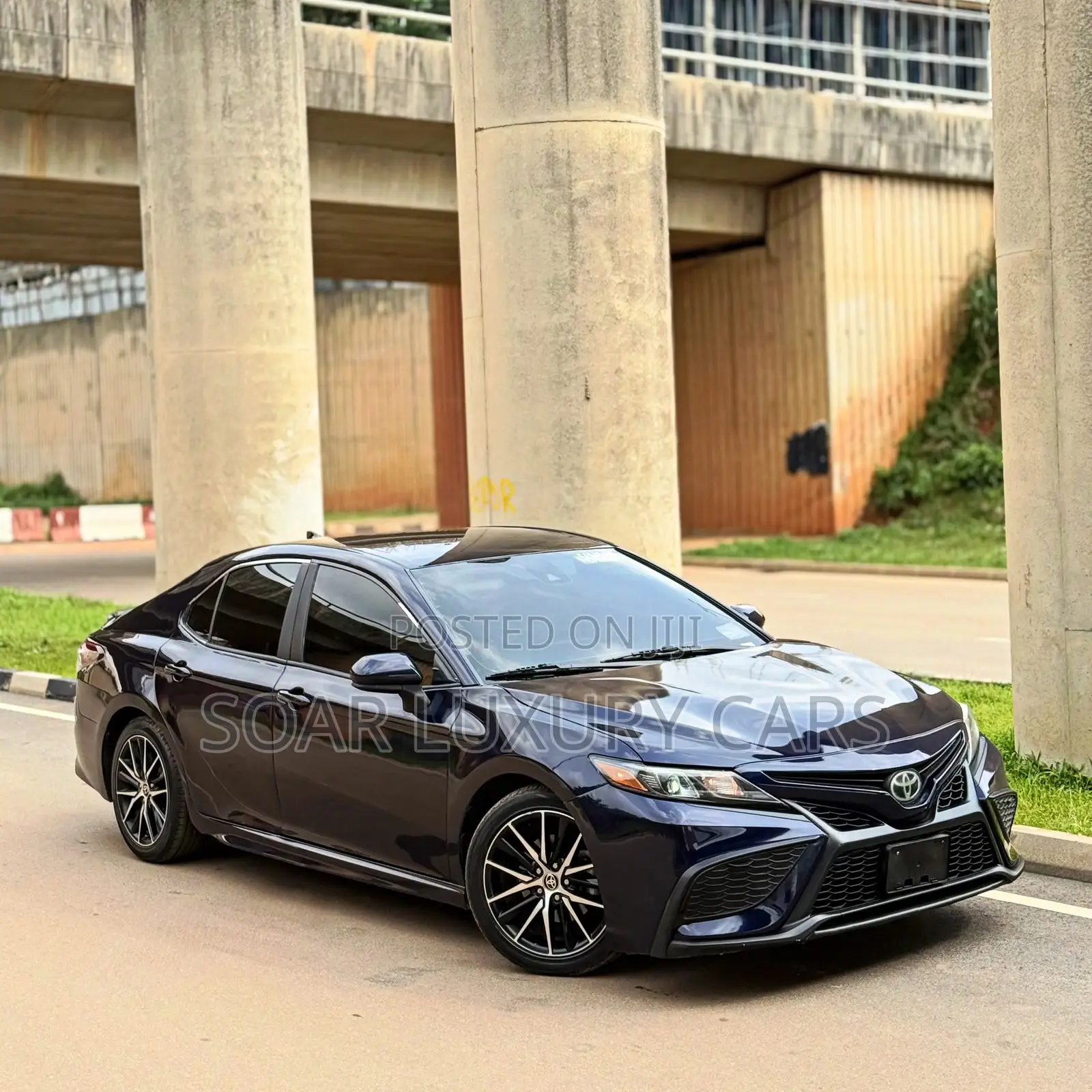 Toyota Camry SE 2021 Blue