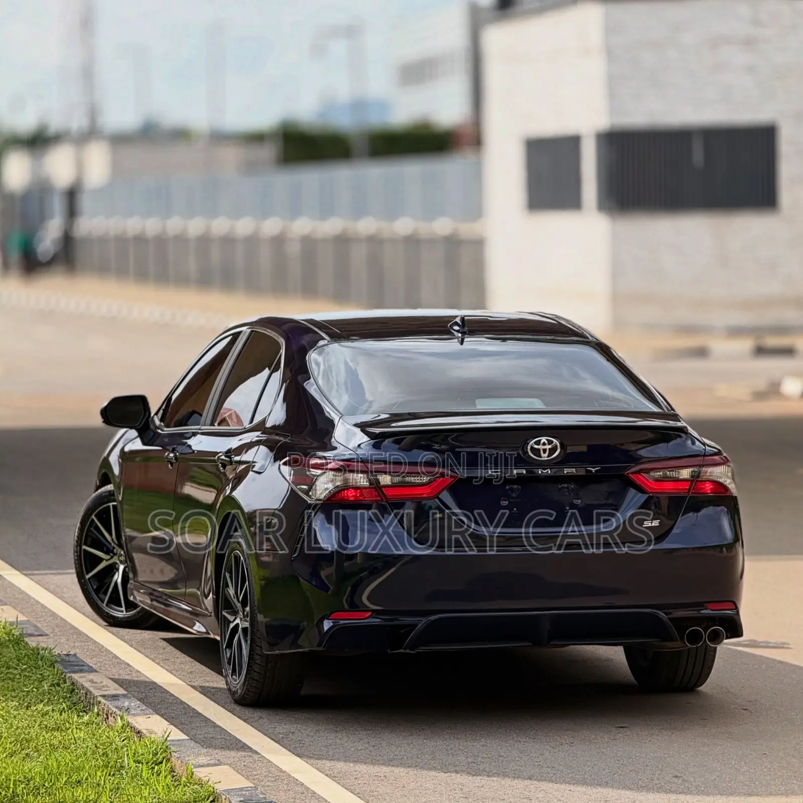 Toyota Camry SE 2021 Blue