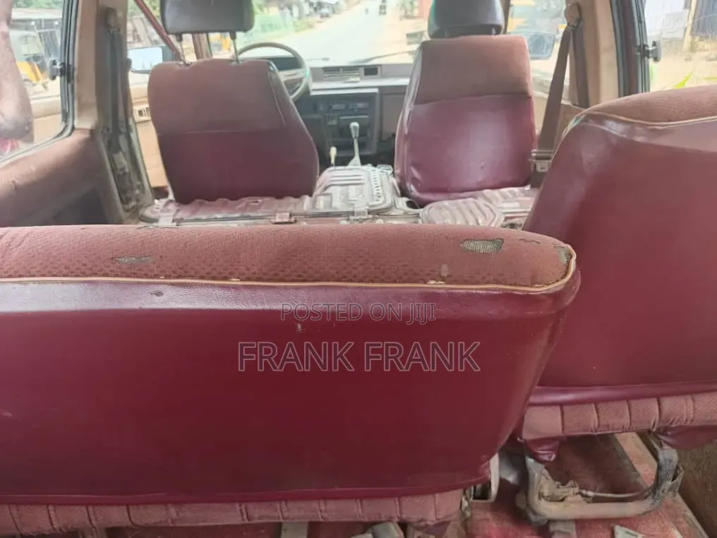 Toyota HiAce 1999 Red