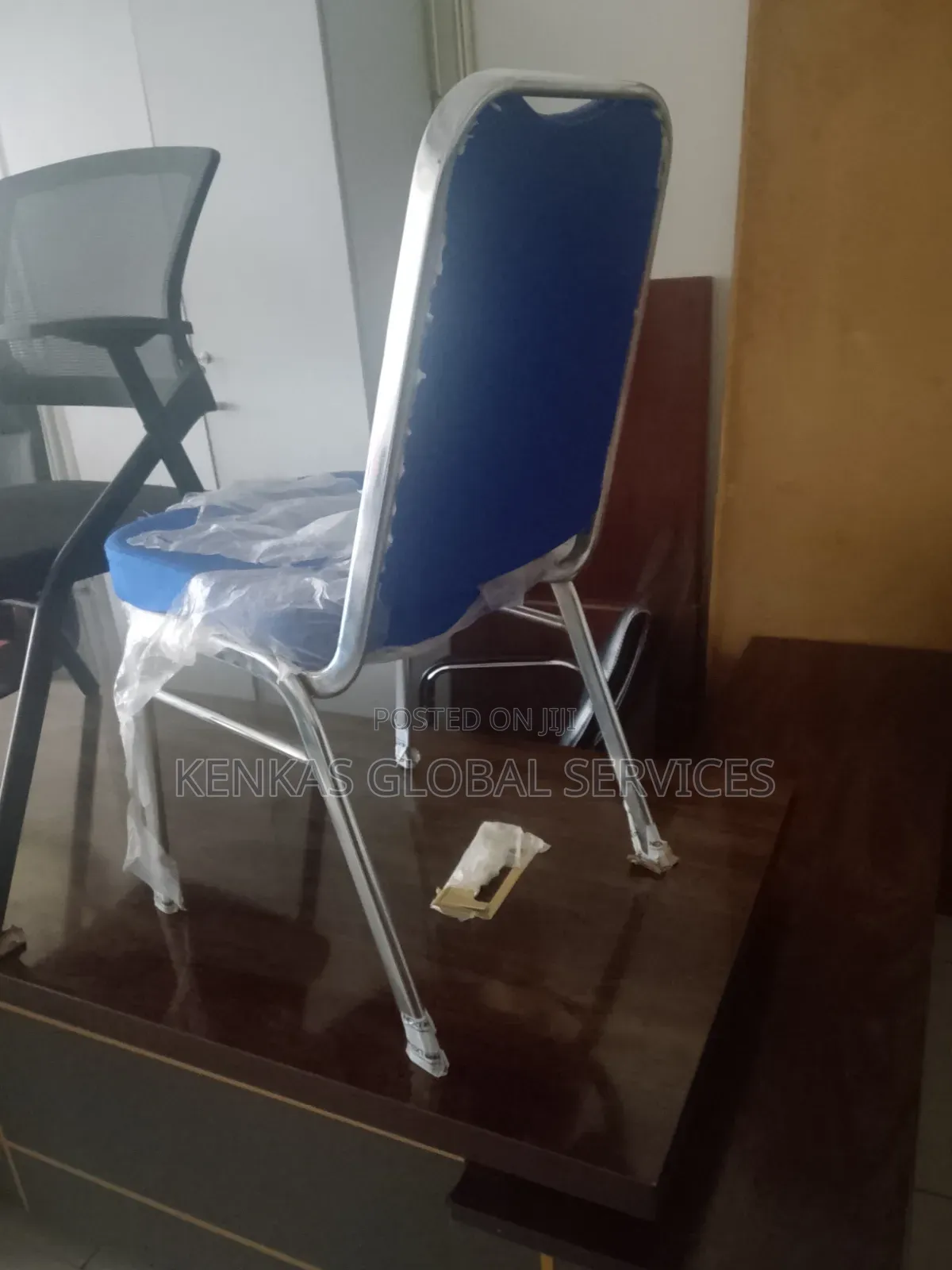 Futura Visitors Chair