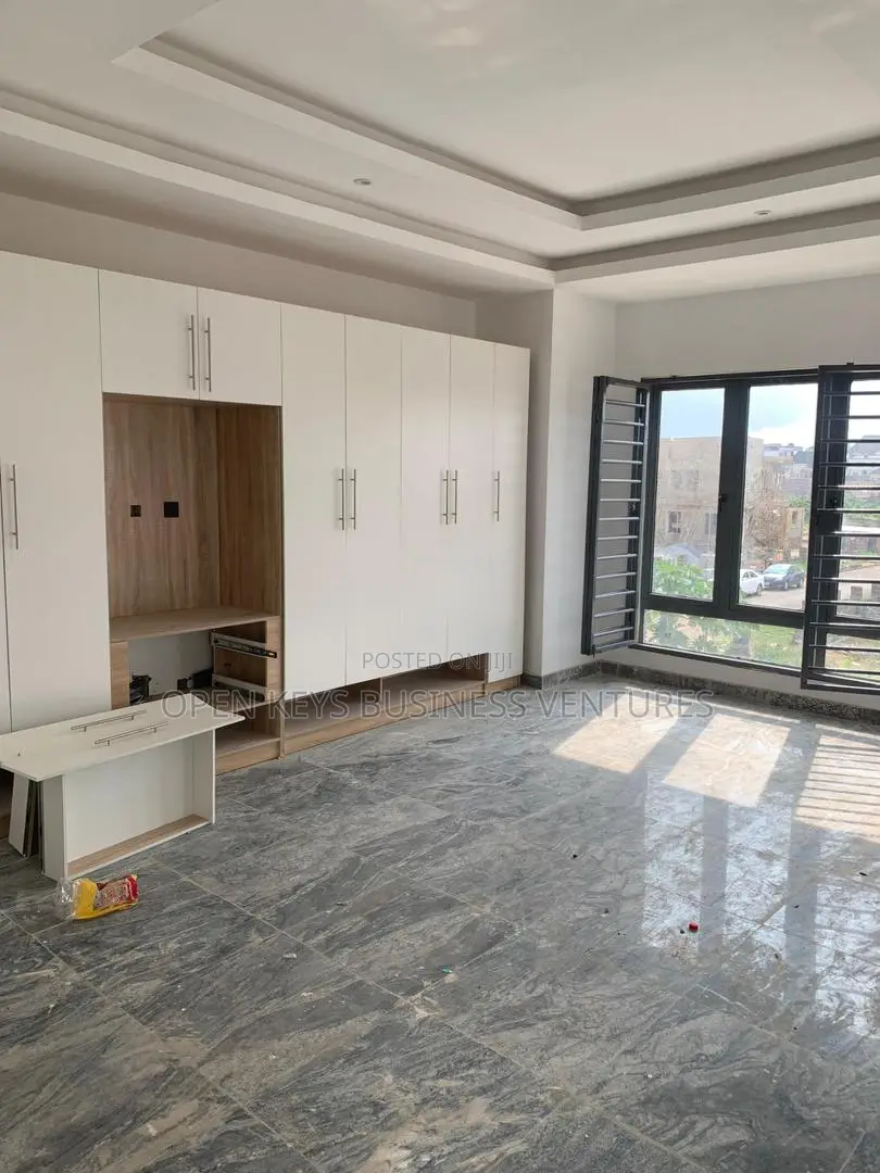 Furnished 5bdrm Duplex in Legacy, Akobo for sale