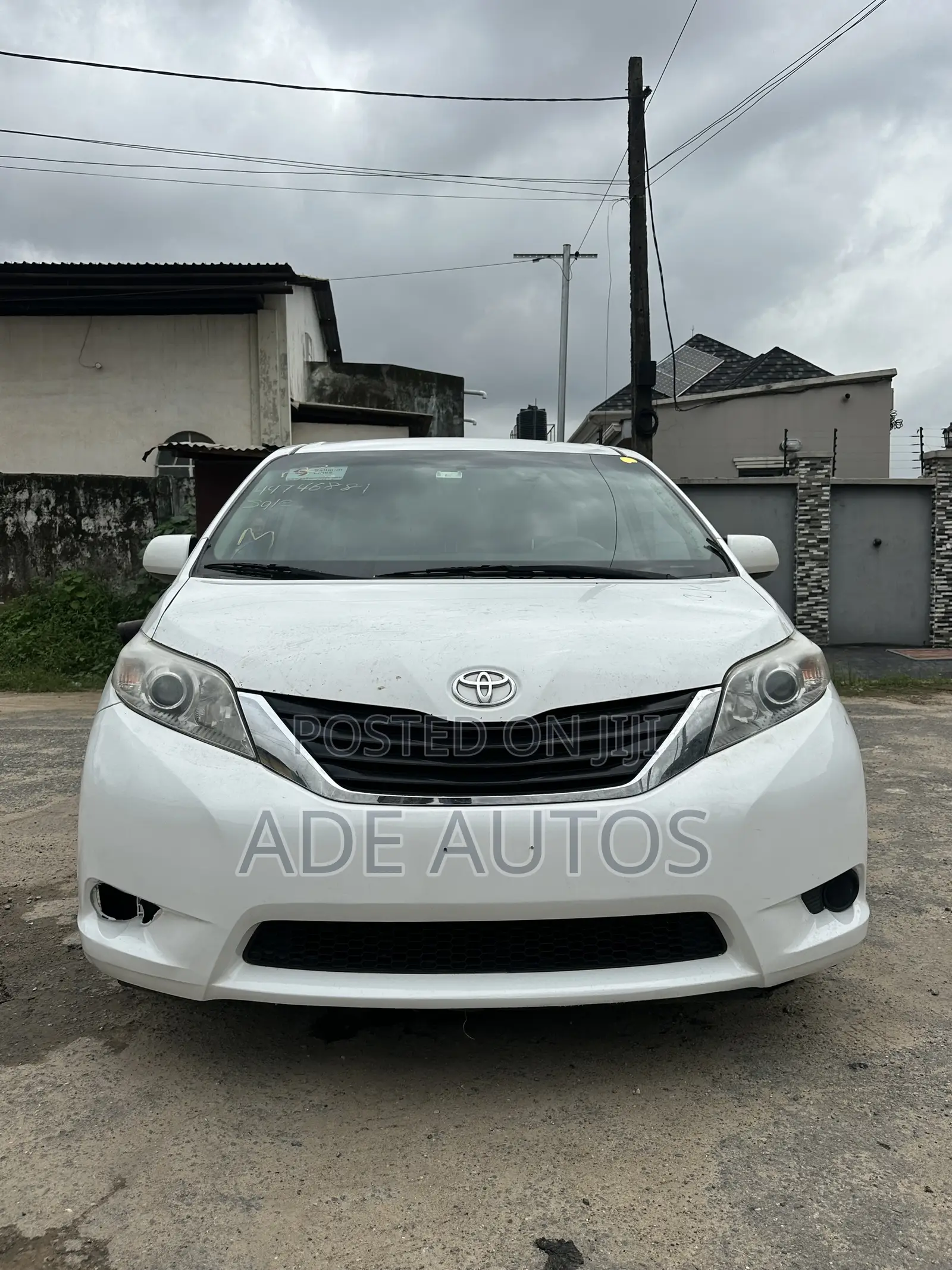 Toyota Sienna LE 8 Passenger 2012 White