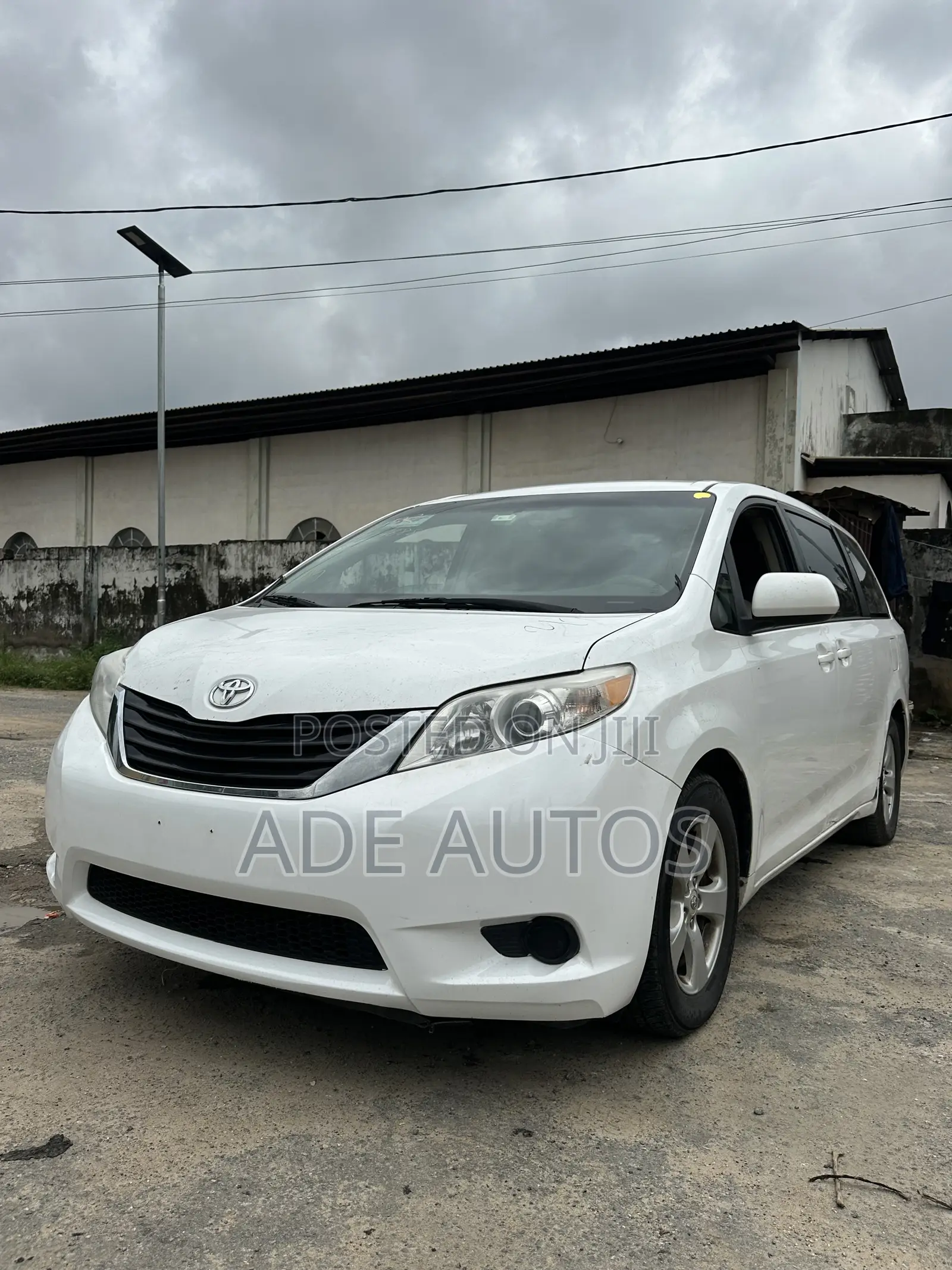 Toyota Sienna LE 8 Passenger 2012 White