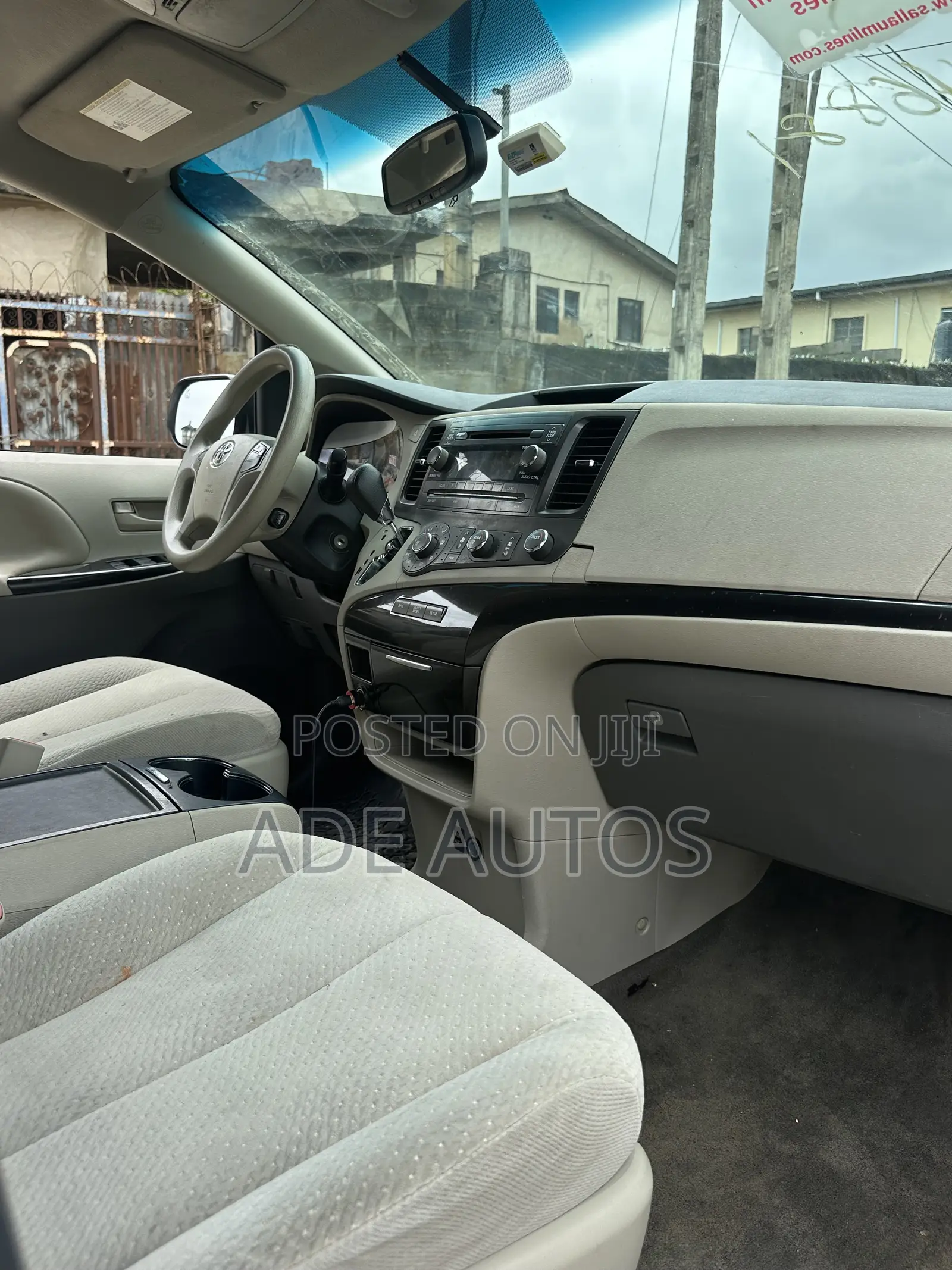 Toyota Sienna LE 8 Passenger 2012 White