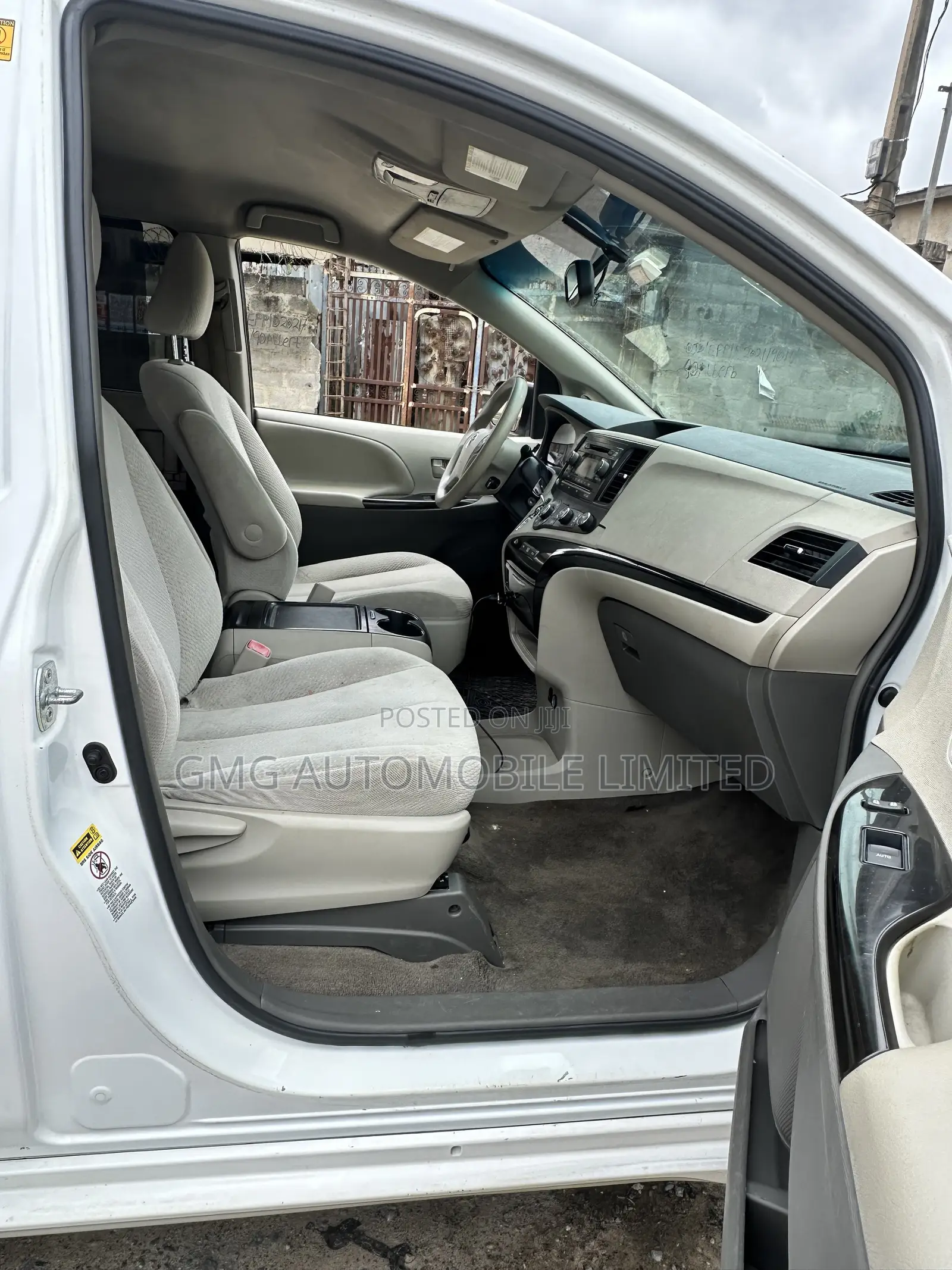 Toyota Sienna LE AWD 7-Passenger 2013 White