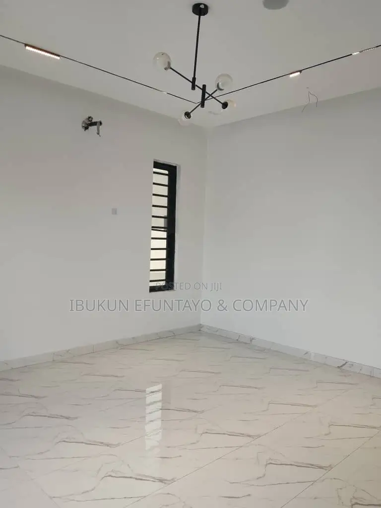 5bdrm House in Royal Pine Garden, Chevron for rent