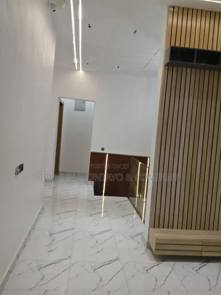 5bdrm House in Royal Pine Garden, Chevron for rent