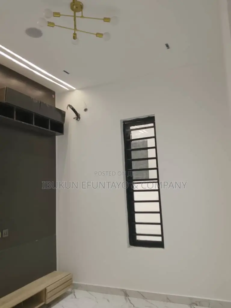 5bdrm House in Royal Pine Garden, Chevron for rent