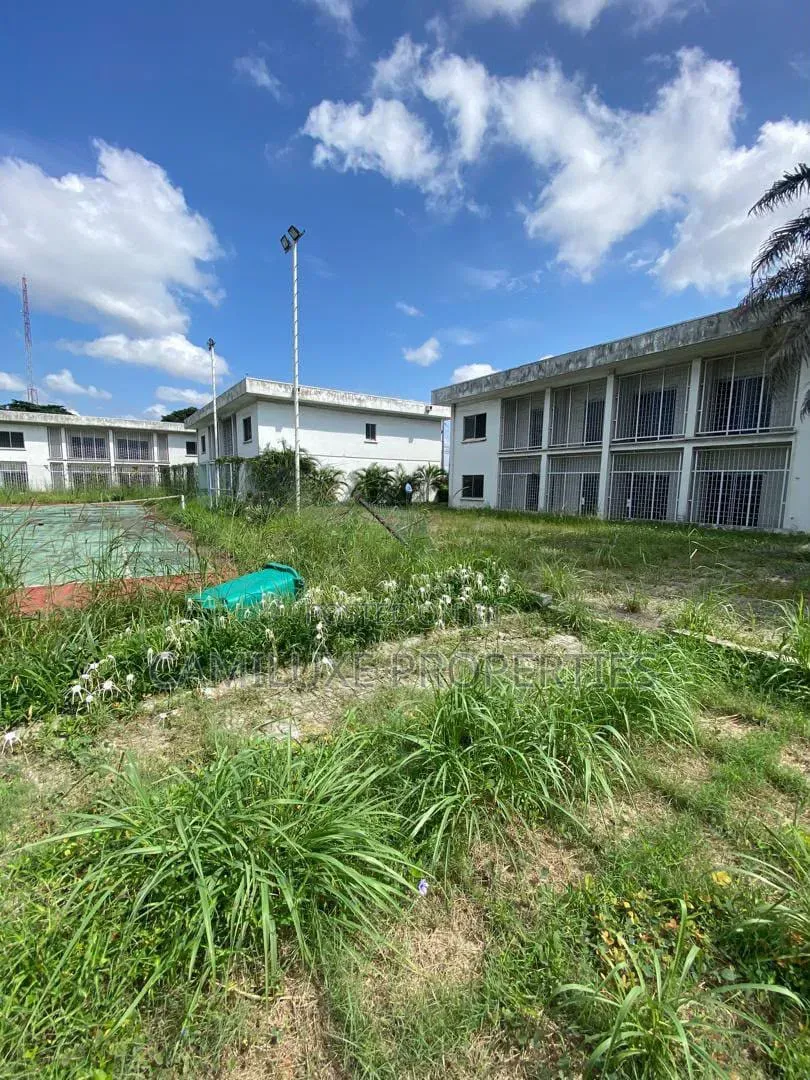 3bdrm Apartment in Eric Moore for sale