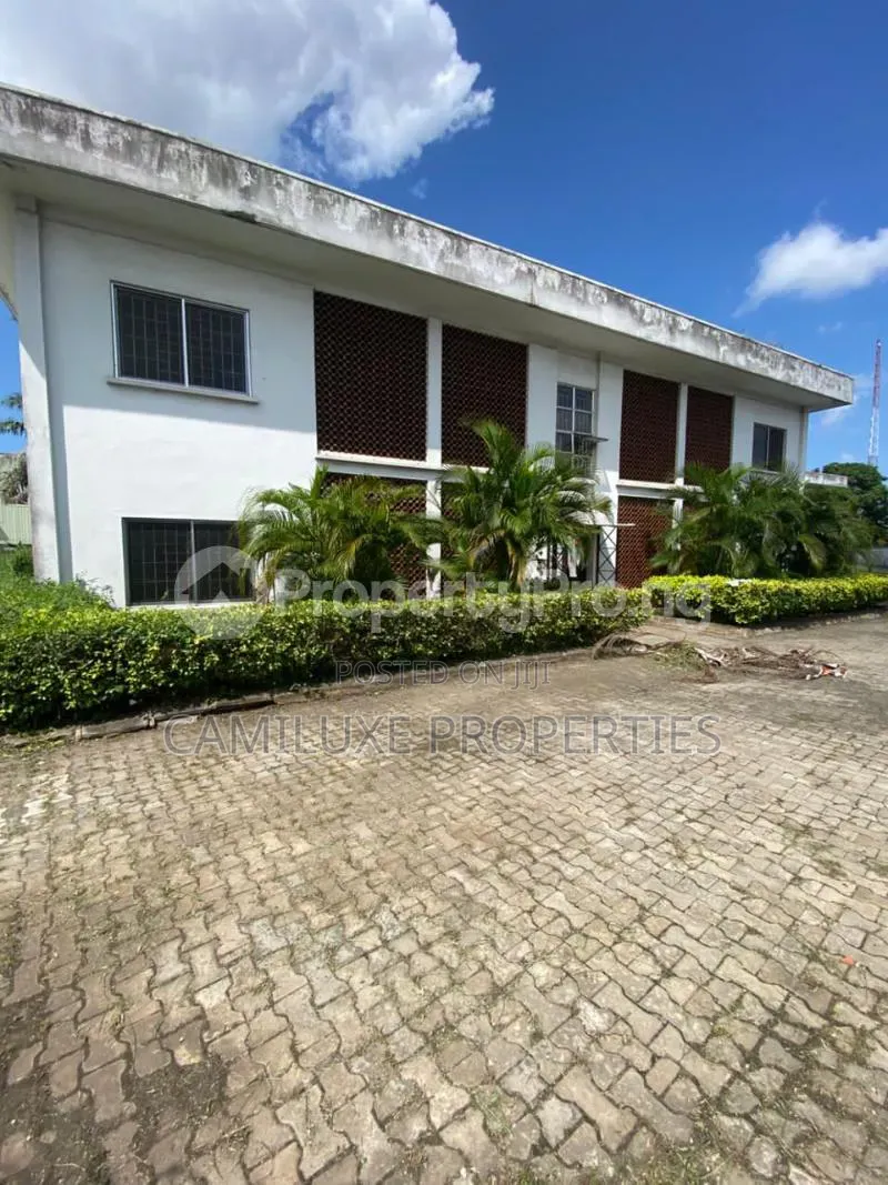 3bdrm Apartment in Eric Moore for sale