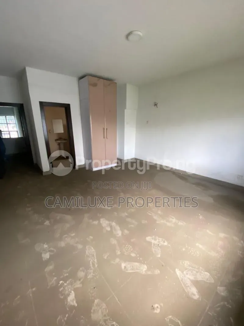 3bdrm Apartment in Eric Moore for sale