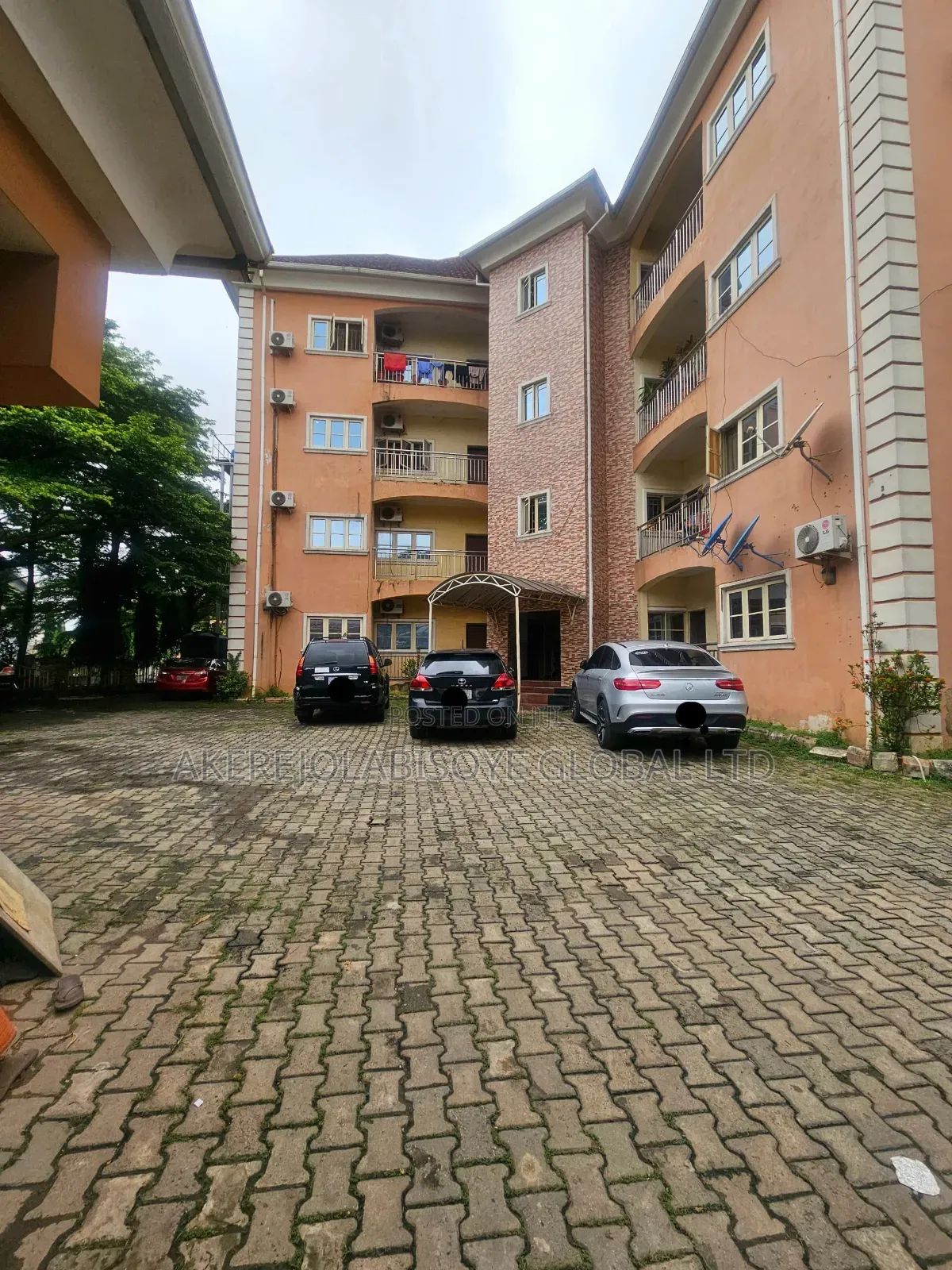 3bdrm Block of Flats in Utako Abuja for rent