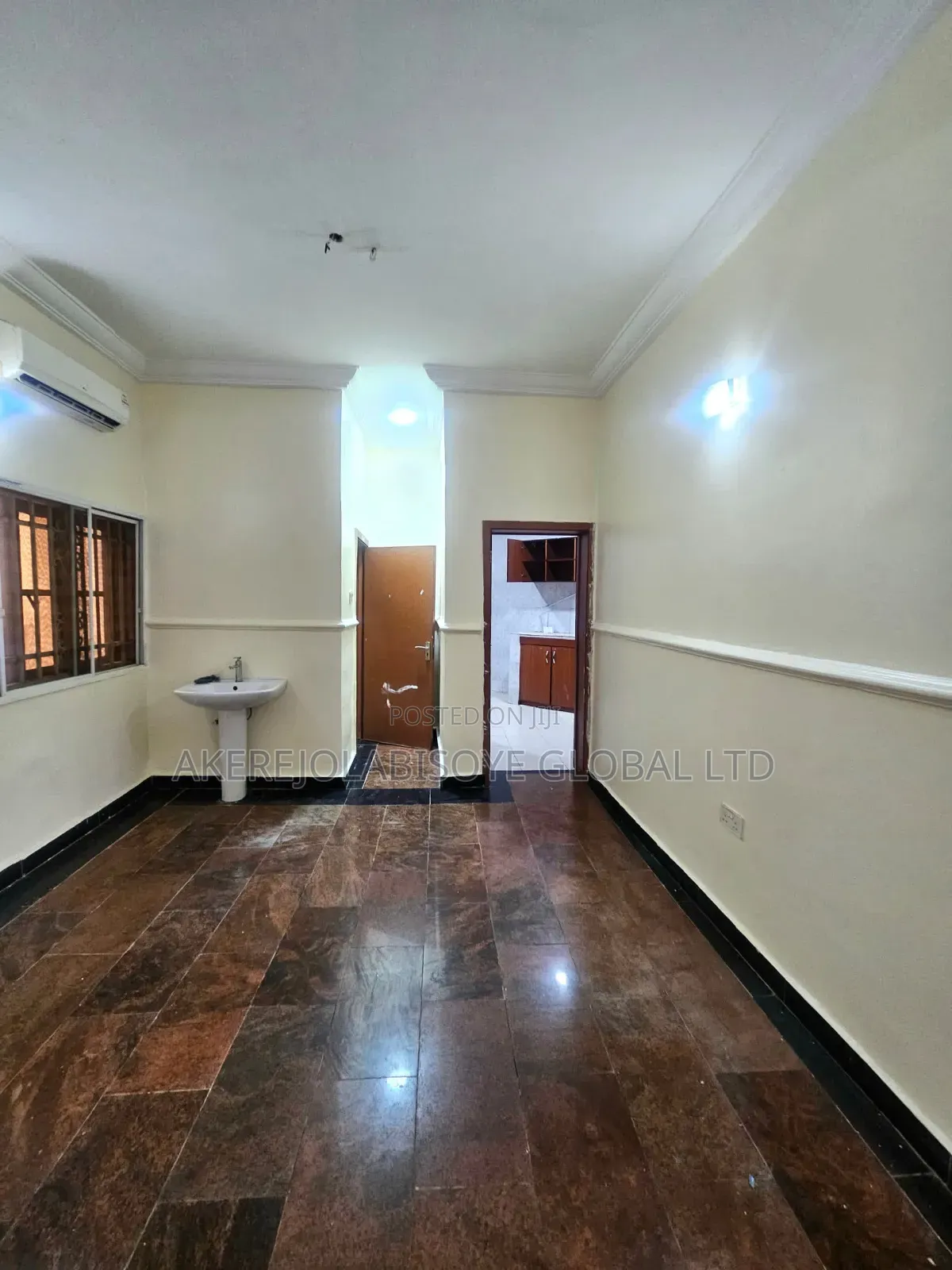 3bdrm Block of Flats in Utako Abuja for rent