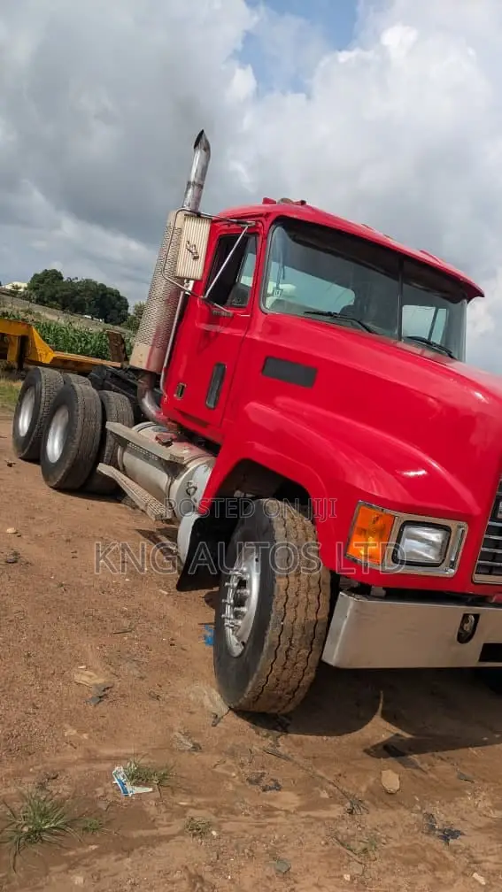 Mack Trailer Head