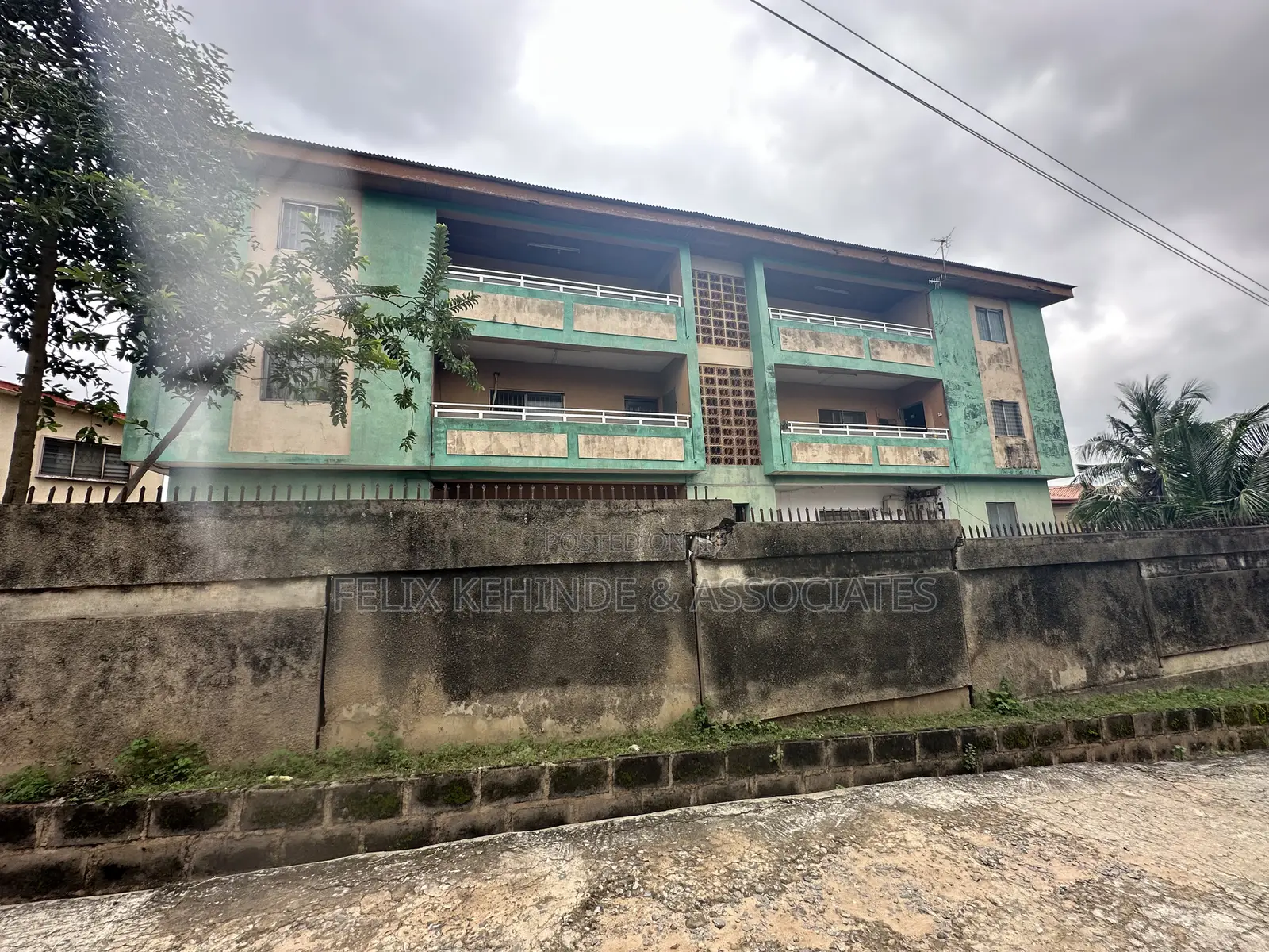 18bdrm Block of Flats in Oni & Sons, Ring for sale