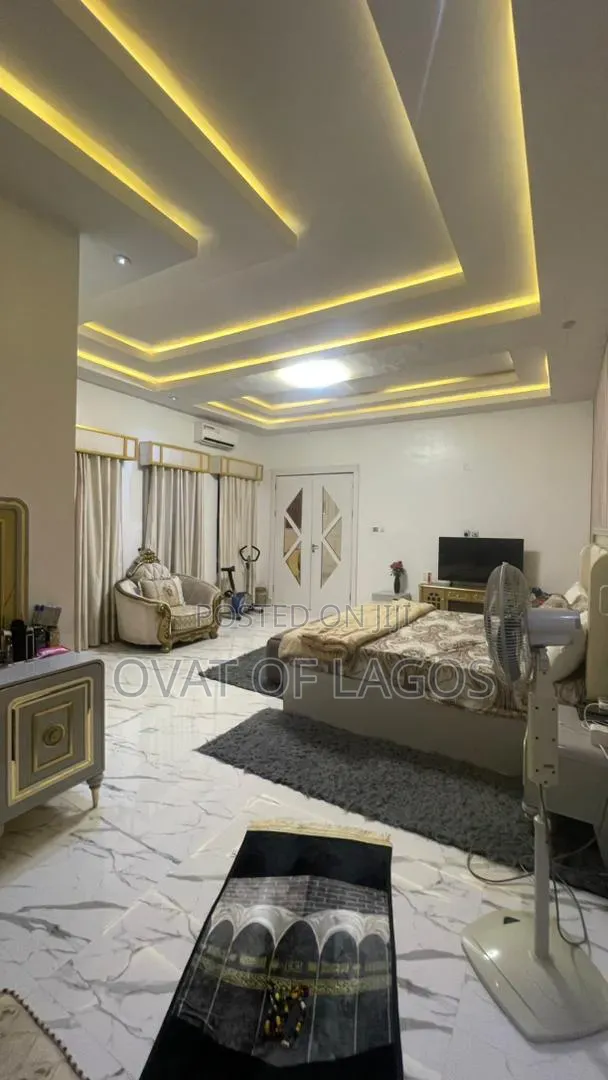4bdrm Duplex in Chevron for rent