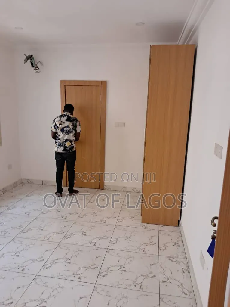 5bdrm Duplex in Idado for sale