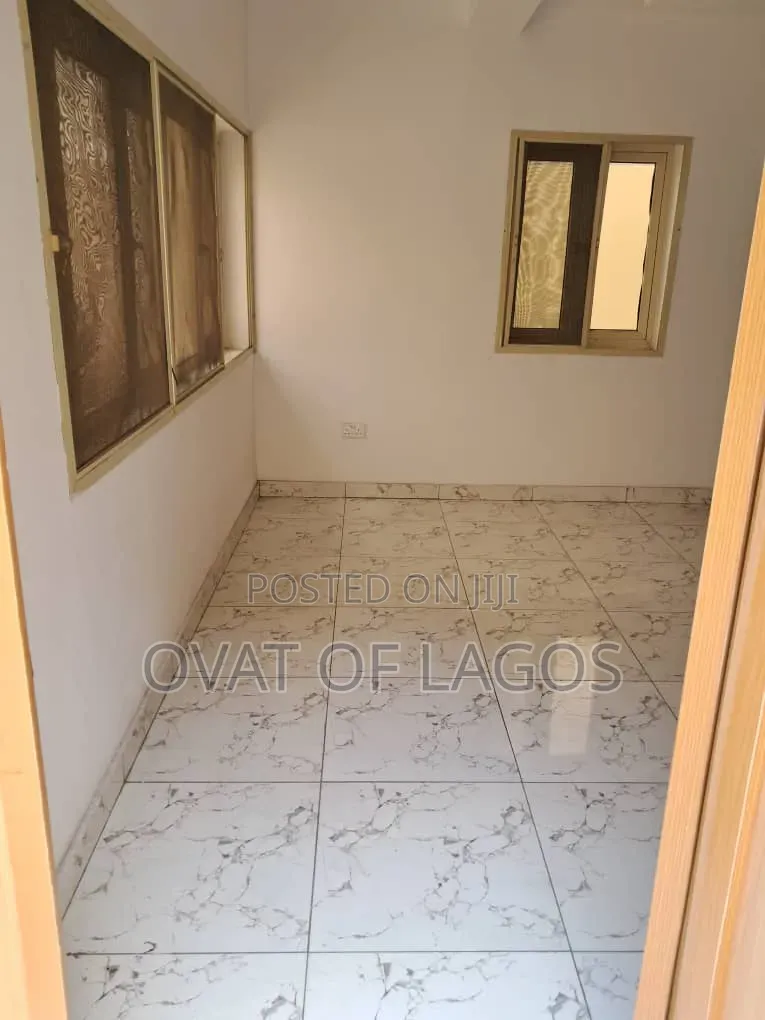 5bdrm Duplex in Idado for sale