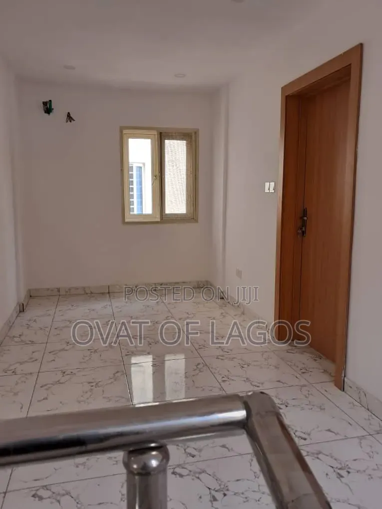 5bdrm Duplex in Idado for sale