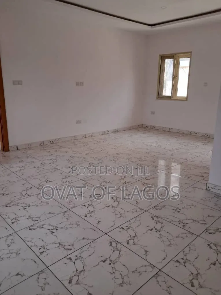 5bdrm Duplex in Idado for sale