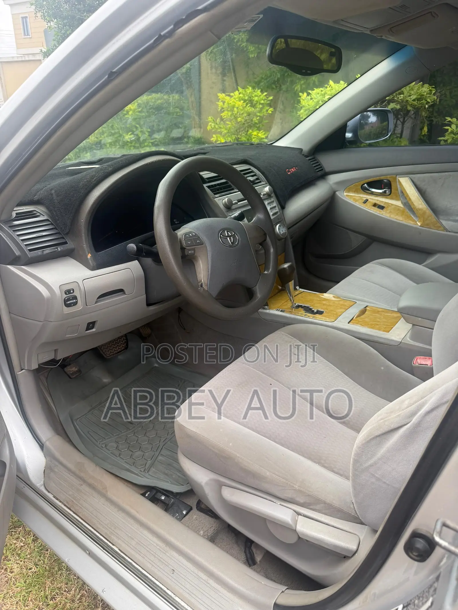 Toyota Camry LE 4dr Sedan (2.5L 4cyl 6A) 2011 Silver