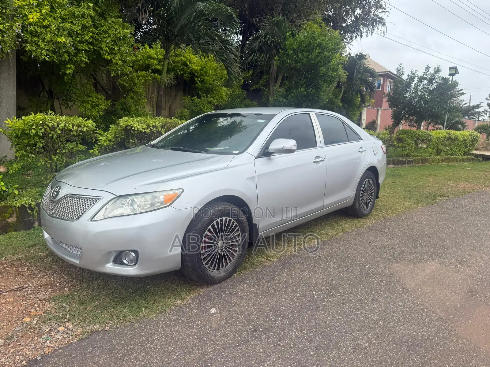 Toyota Camry LE 4dr Sedan (2.5L 4cyl 6A) 2011 Silver