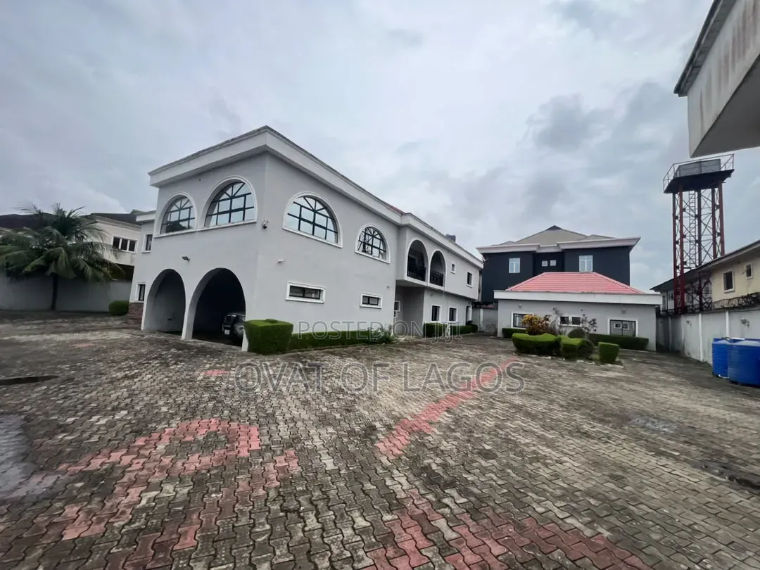 6bdrm Duplex in Chevron for sale