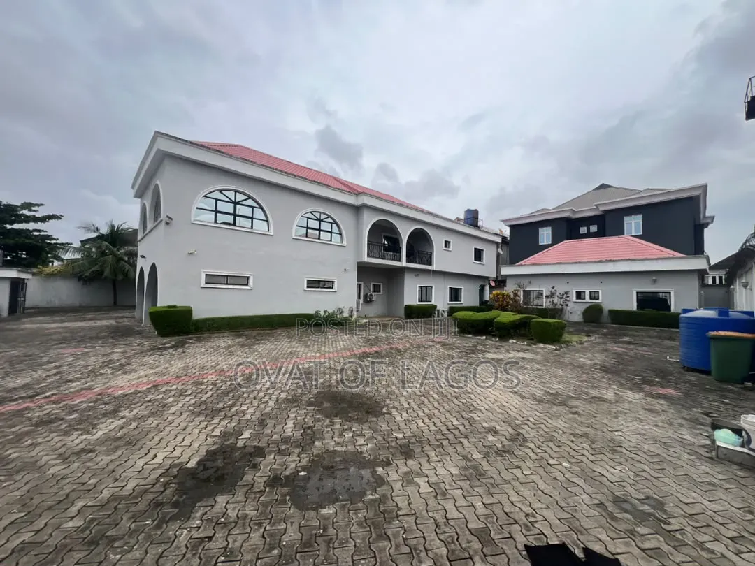 6bdrm Duplex in Chevron for sale