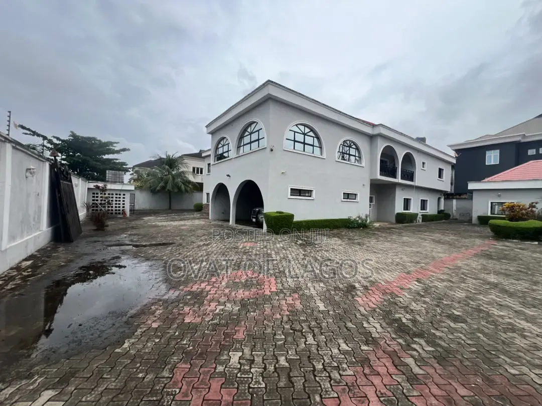 6bdrm Duplex in Chevron for sale