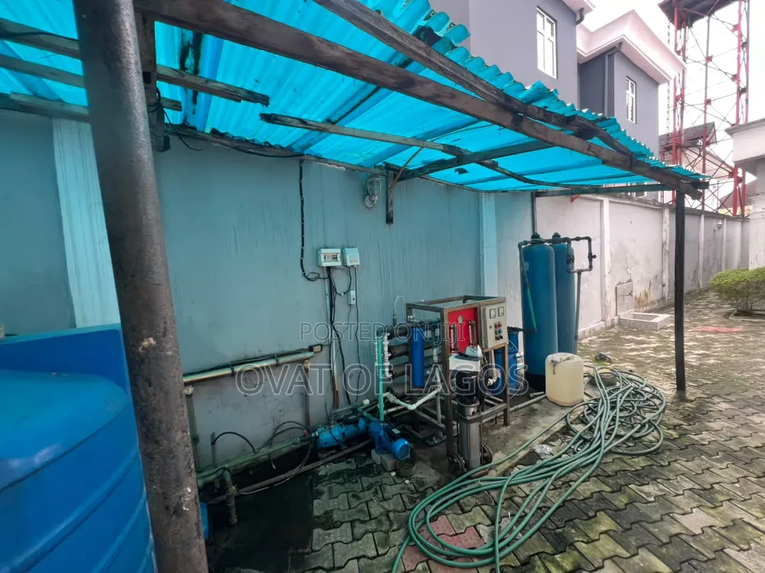 6bdrm Duplex in Chevron for sale