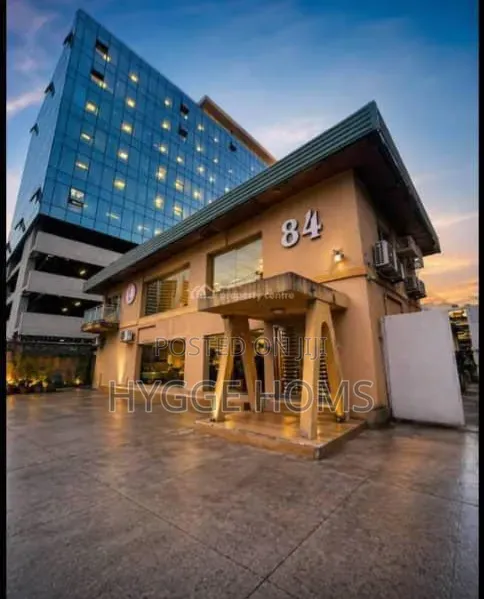 Prime Commercial Building Good for Many Businesses on 720sqm Vi
