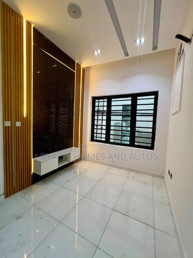 6bdrm House in Banana Island for sale