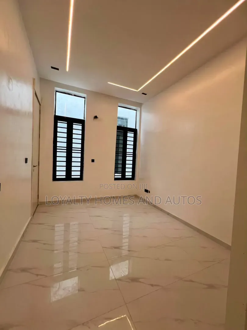 6bdrm House in Banana Island for sale