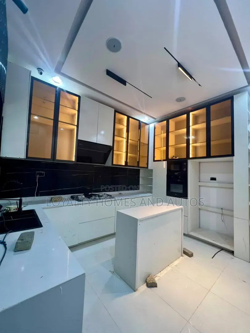 4bdrm House in Banana Island for rent