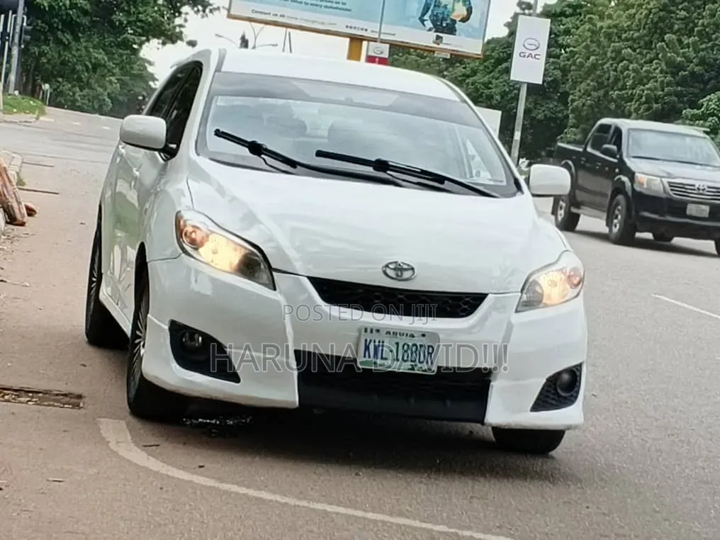Toyota Matrix 2009 White