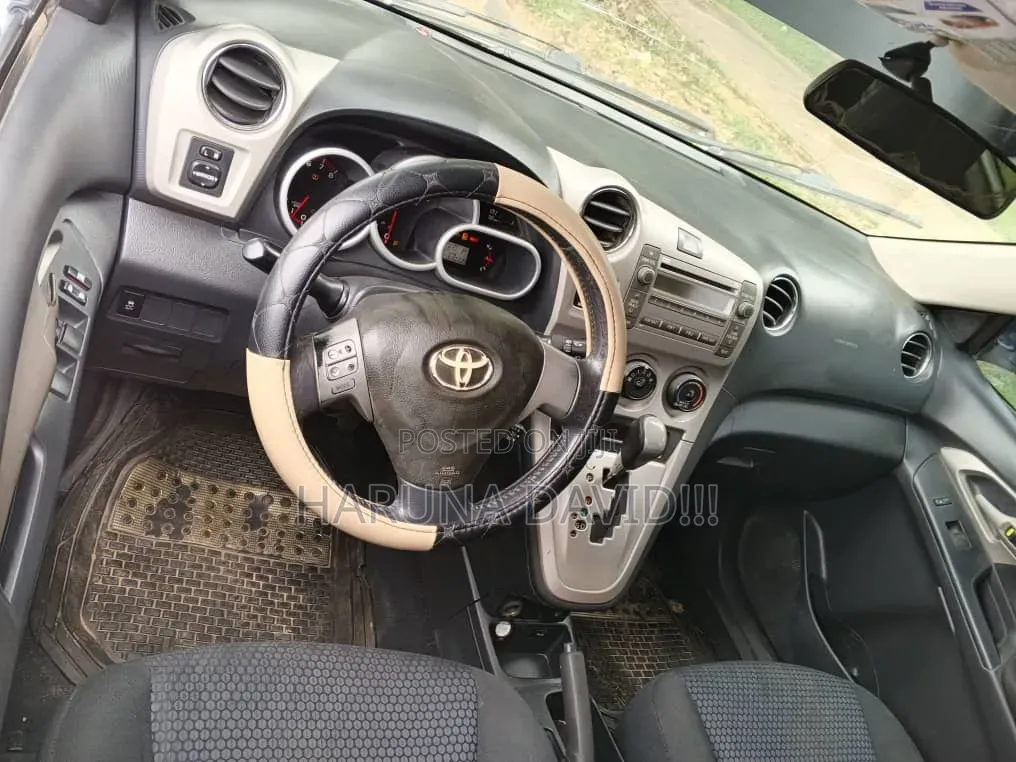 Toyota Matrix 2009 White