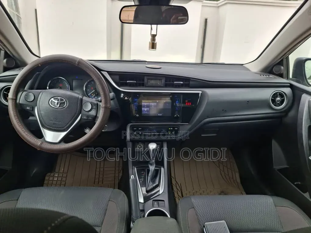 Toyota Corolla 2019 Silver