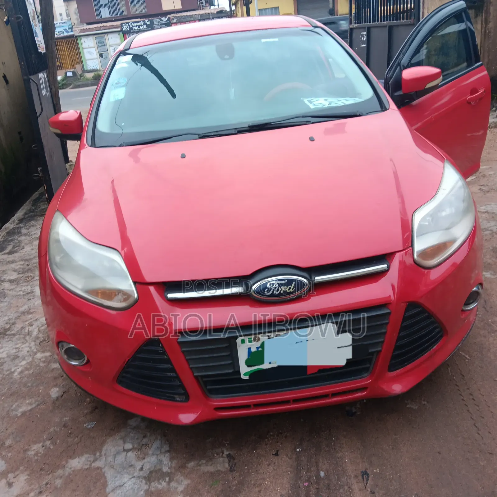 Ford Focus SE 4dr Hatchback (2.0L 4cyl 5M) 2014 Red