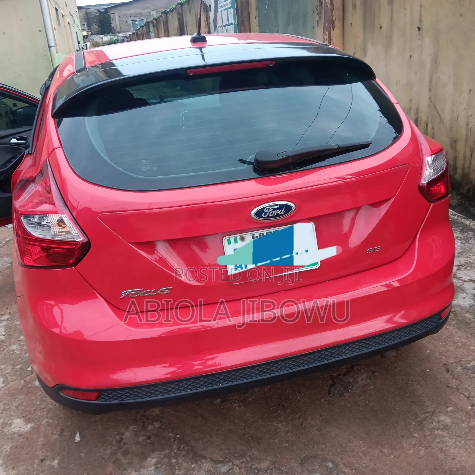 Ford Focus SE 4dr Hatchback (2.0L 4cyl 5M) 2014 Red