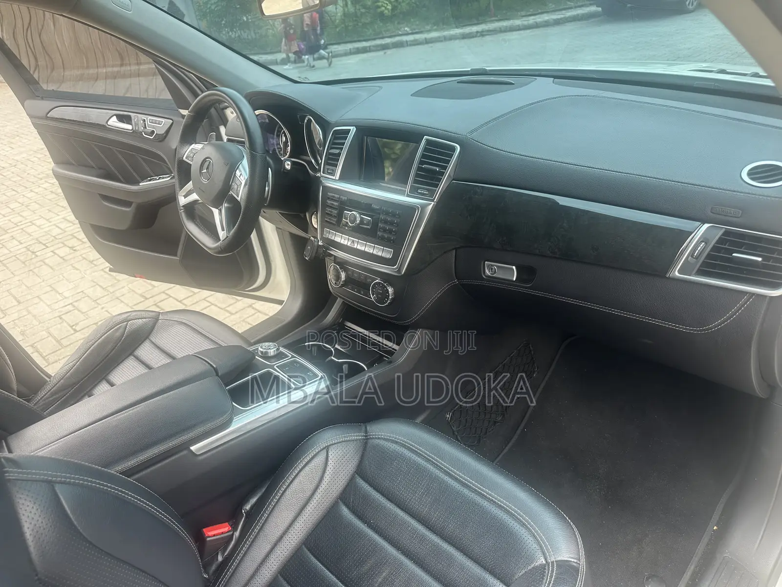 Mercedes-Benz M Class ML63 AMG 4dr SUV AWD (5.5L 8cyl Turbo 7A) 2014