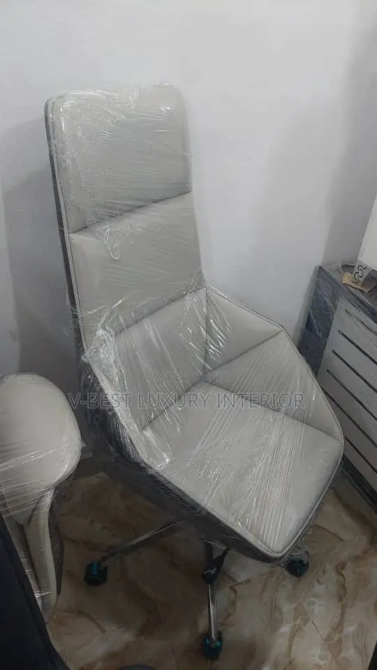 Executive Office Chair – Premium Comfort for Leaders
