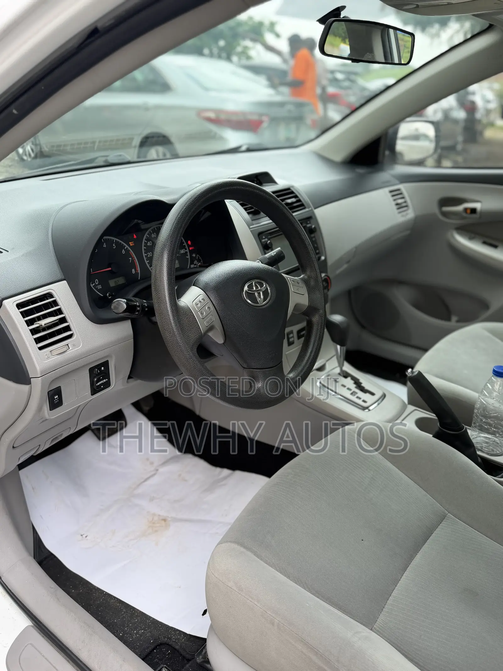 Toyota Corolla LE Special Edition 4dr Sedan (1.8L 4cyl 4A) 2013 White