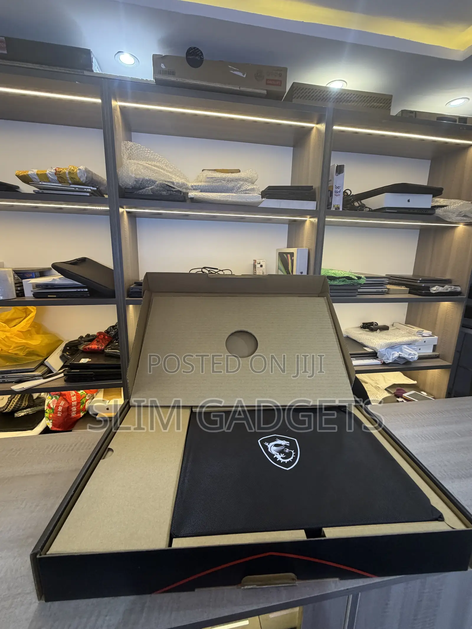 New Laptop MSI Vector 16 HX AI A2XWIG 16GB AMD Ryzen 9 SSD 1T