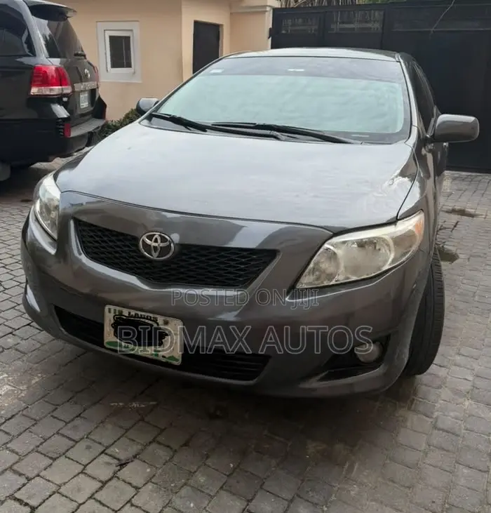 Toyota Corolla LE 4dr Sedan (1.8L 4cyl 4A) 2010 Gray