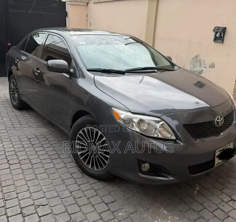 Toyota Corolla LE 4dr Sedan (1.8L 4cyl 4A) 2010 Gray