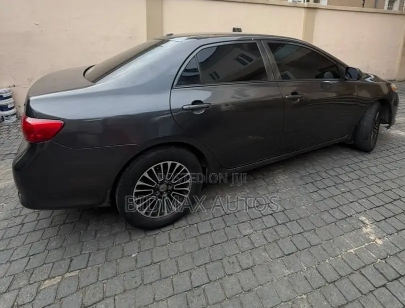 Toyota Corolla LE 4dr Sedan (1.8L 4cyl 4A) 2010 Gray