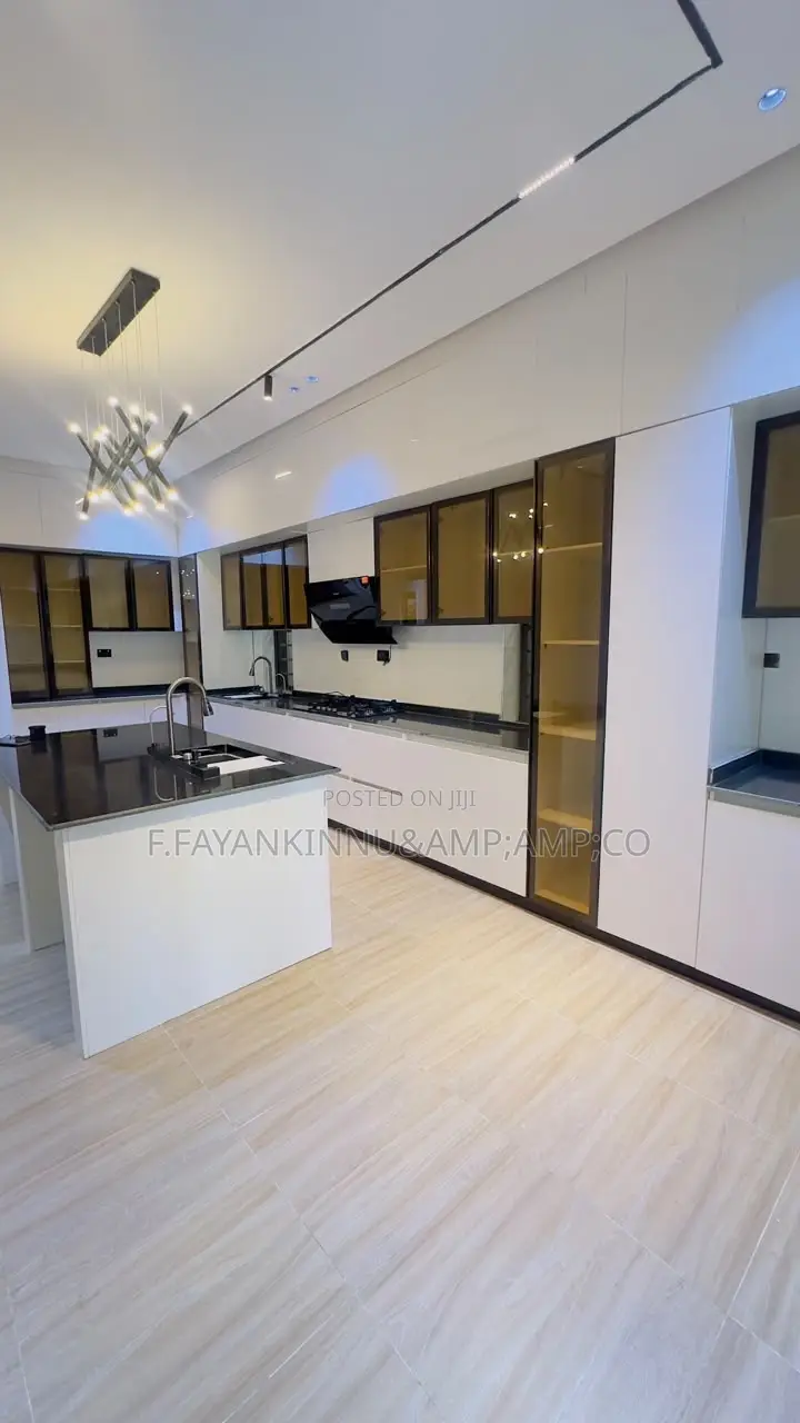 5bdrm Duplex in Dakwo District for sale